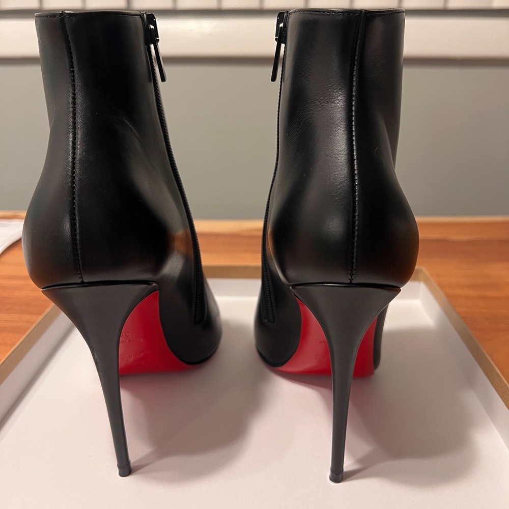Christian Louboutin So Kate booty 100mm